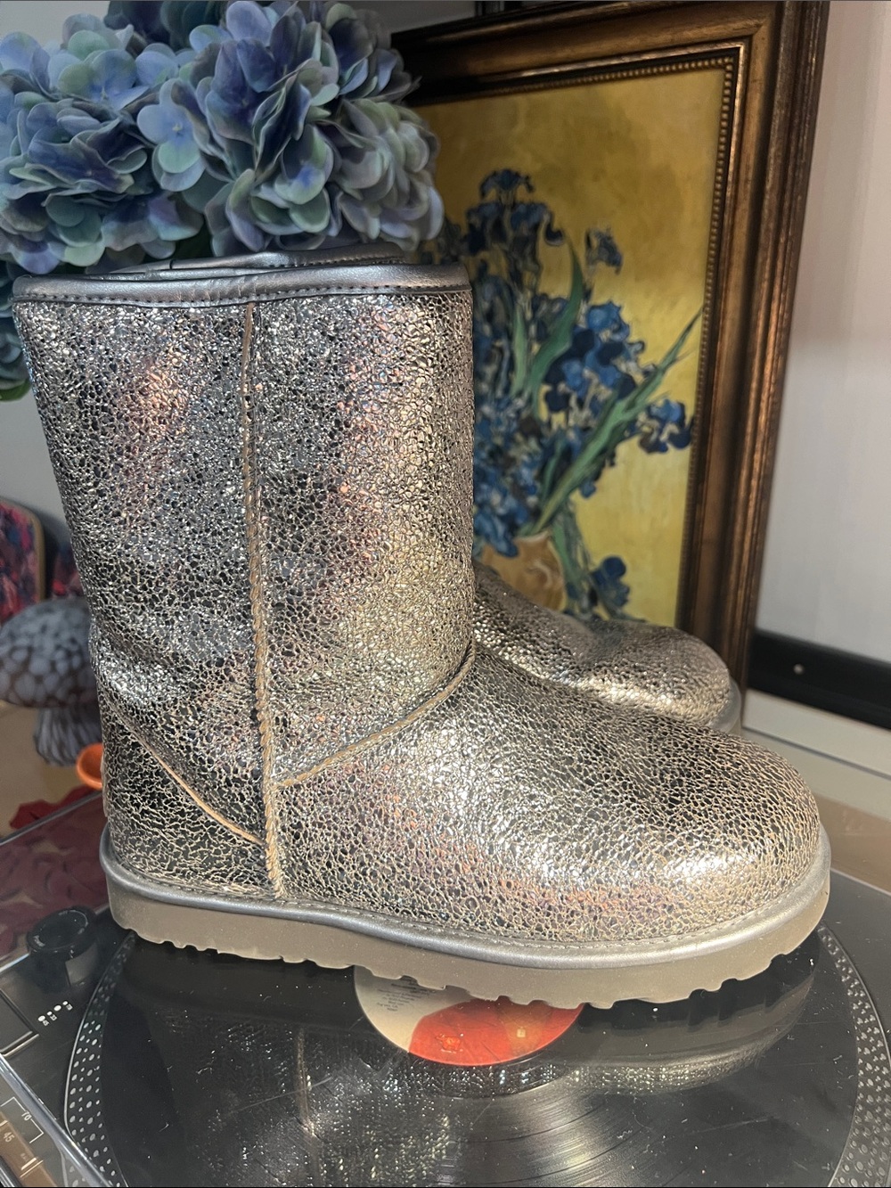 UGG Women’s Metallic Silver Classic Short Boot - Picture 5 of 7